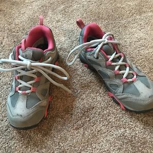 Jack Wolfskin girl hiking shoes sz 3